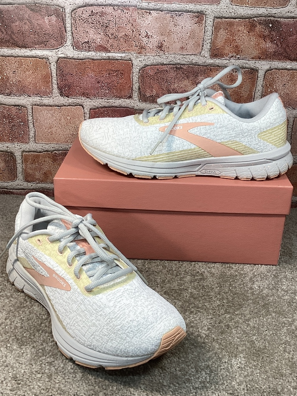 Brooks Signal 3 women’s lightweight running shoes sneakers size 8